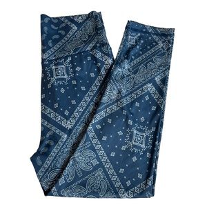 American Eagle The Lightweight Everything Legging Size 7/8 EUC Bandana Print
